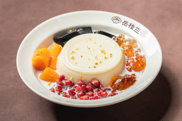岳楼兰多肉青提：以“现切鲜果”为刃，切开夏日茶饮的清爽革命