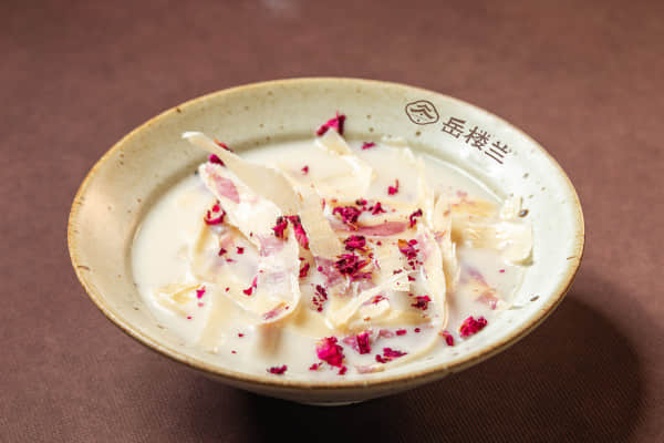 岳楼兰鲜作中式糖水品牌营销战略：从文化溯源到全球视野的升维之路