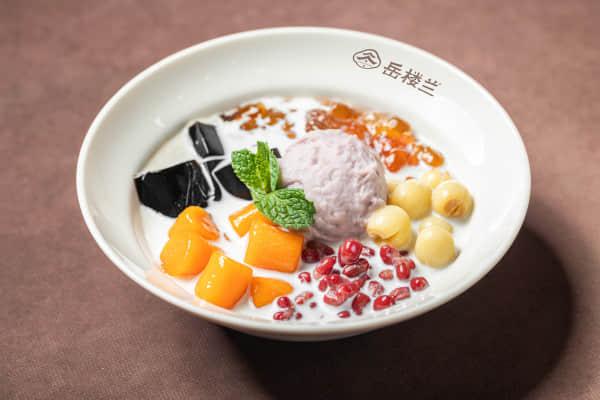 岳楼兰中式糖水品牌营销战略白皮书：文化为骨，流量为翼